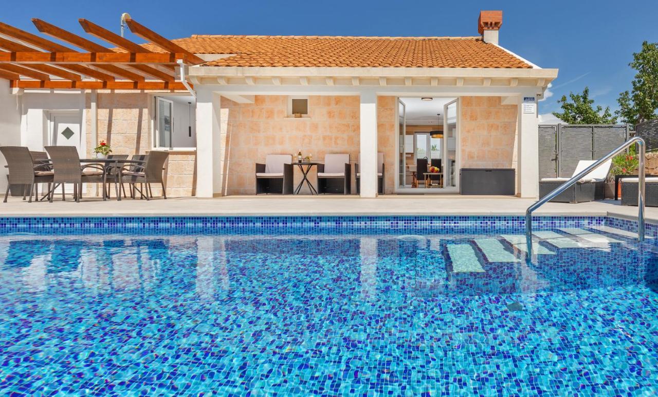 Apartment Holiday Home Doma, Cilipi Near Dubrovnik Eksteriør billede